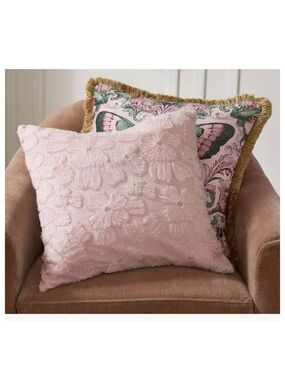 🆕 Pottery Barn Glinda Dimensional Pink
Pillow Cover with Floral Beading –20 x 20